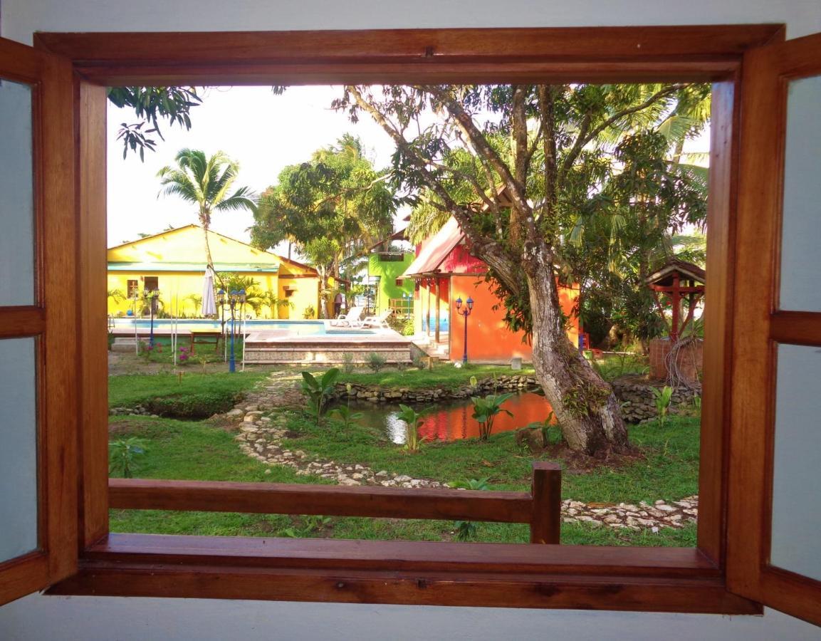 Livingston Resort Hotel Exterior foto